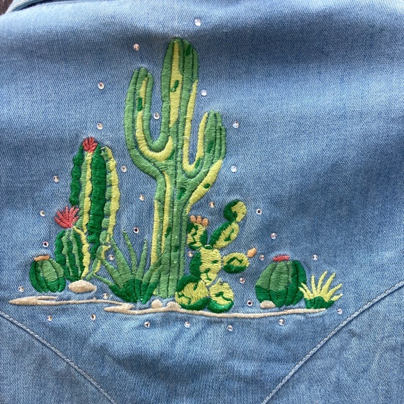 Wrangler Denim Button Down- Size M with Cactus Embroidery - Picture 3 of 7